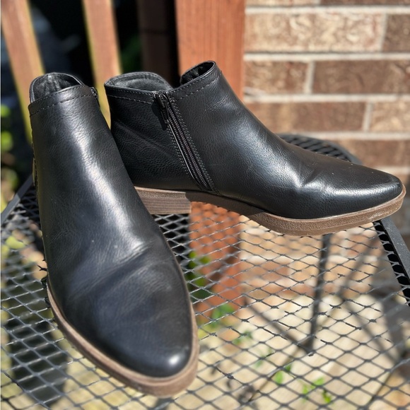 FRYE AND CO. ILISHA BLACK SIDE ZIP STACKED HEEL ANKLE BOOTIES BOOTS SZ 9 - Picture 4 of 10